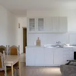 In With Seaview, Balcony, Wifi, Dishwasher *