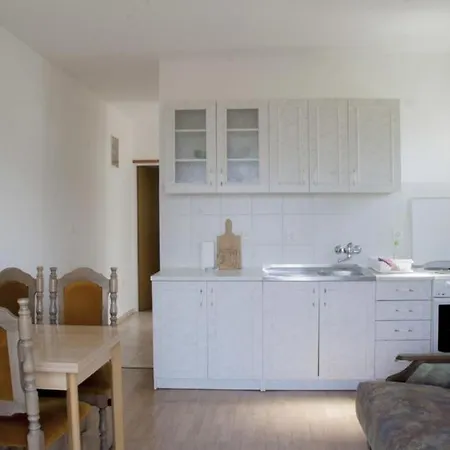 In With Seaview, Balcony, Wifi, Dishwasher *