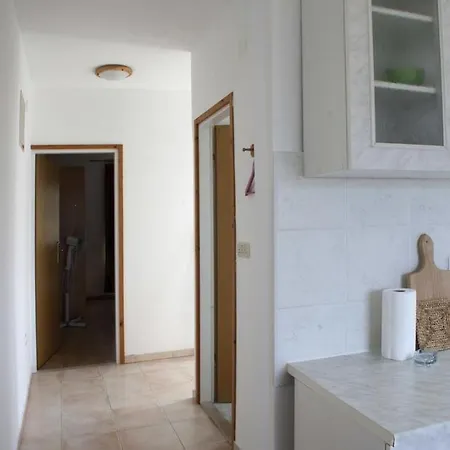 In With Seaview, Balcony, Wifi, Dishwasher *