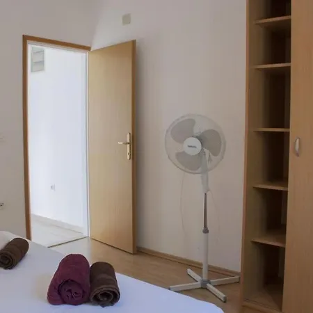 In With Seaview, Balcony, Wifi, Dishwasher Apartman