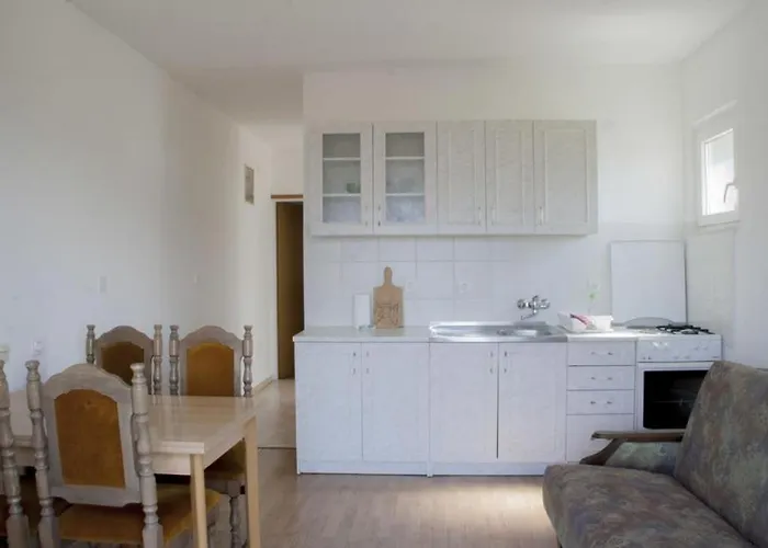 In With Seaview, Balcony, Wifi, Dishwasher *