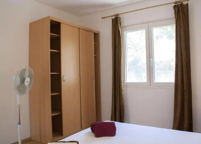 In With Seaview, Balcony, Wifi, Dishwasher *